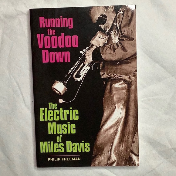 Running The Voodoo Down The Electric Music Of Miles Davis Book By Philip… - Picture 7 of 7